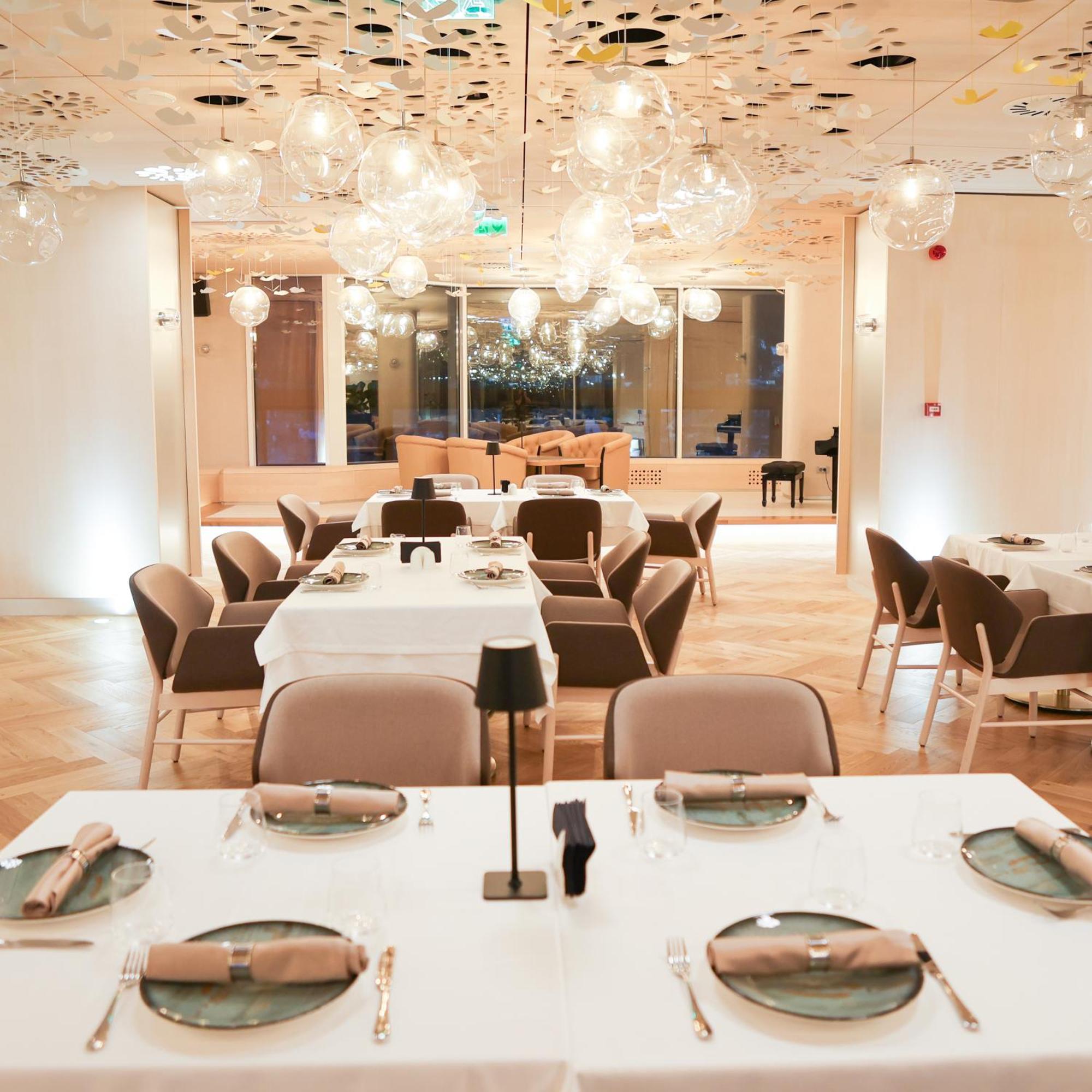 Hotel Aro Palace Brasov Exterior photo The dining room at the 2012 London Business School Christmas Dinner